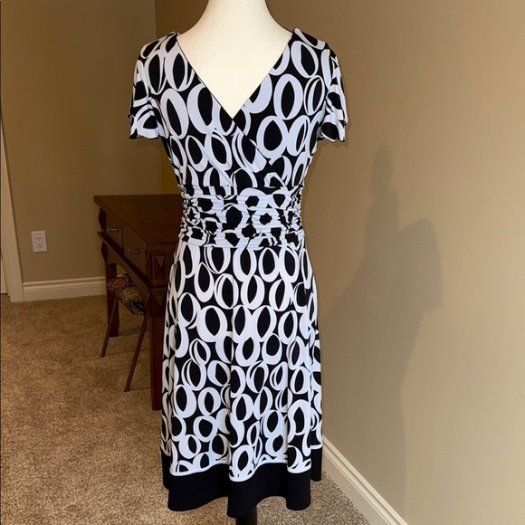 Sandra Darren Black and White, Wrap Over Bodice, Ruched Waist, Midi Dress - Picture 7 of 16